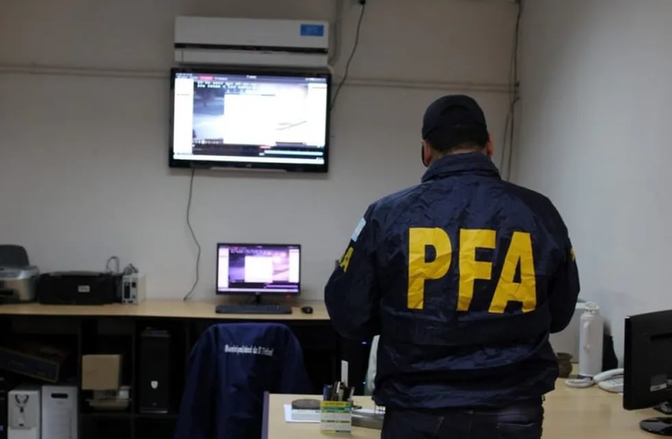 La Policía Federal buscó a Santiago Maldonado en El Trébol. La fuerza de seguridad nacional buscaba cámaras de seguridad en la localidad para revisar imágenes correspondientes al 2 de septiembre.