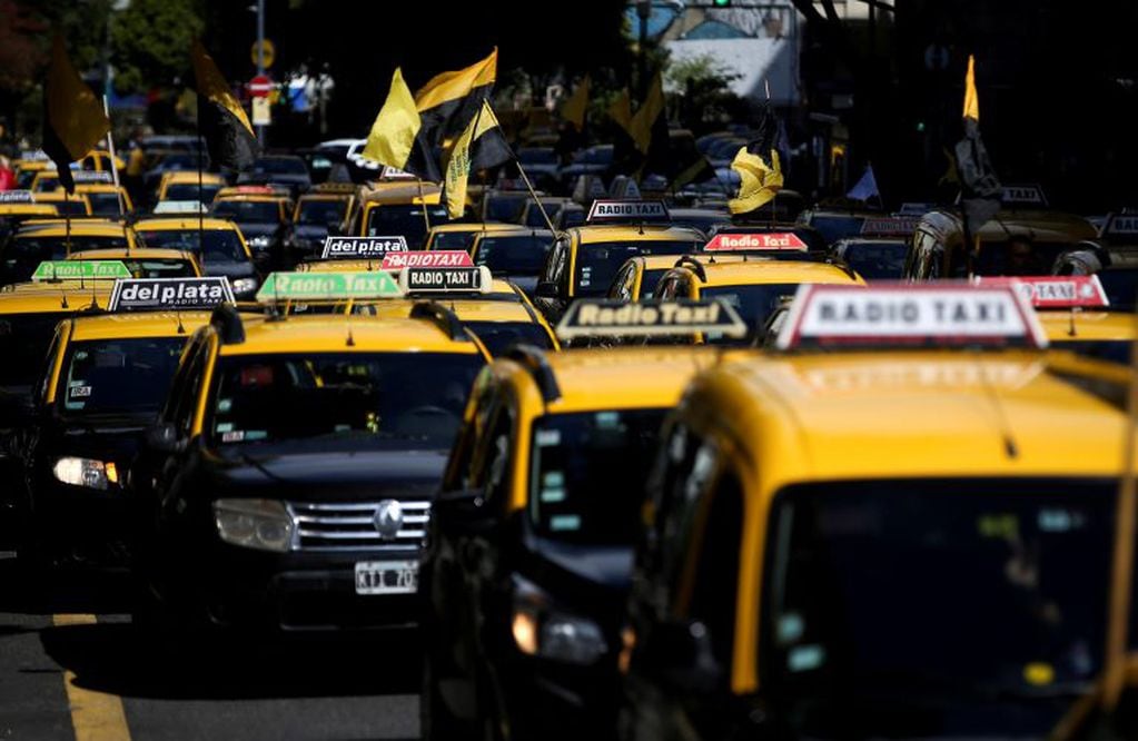 Taxis are seen during a protest against Uber Technologies, in Buenos Aires, Argentina. April 11, 2019. REUTERS/Agustin Marcarian