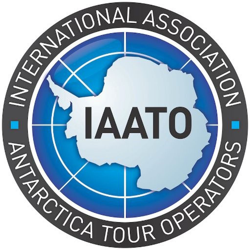 Escudo insignia de la Asociación Internacional de Operadores Turísticos de la Antártida