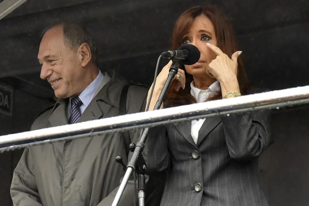 Cristina Kirchner junto a Eugenio Raúl Zaffaroni, en su época como juez de la Corte Suprema de Justicia.