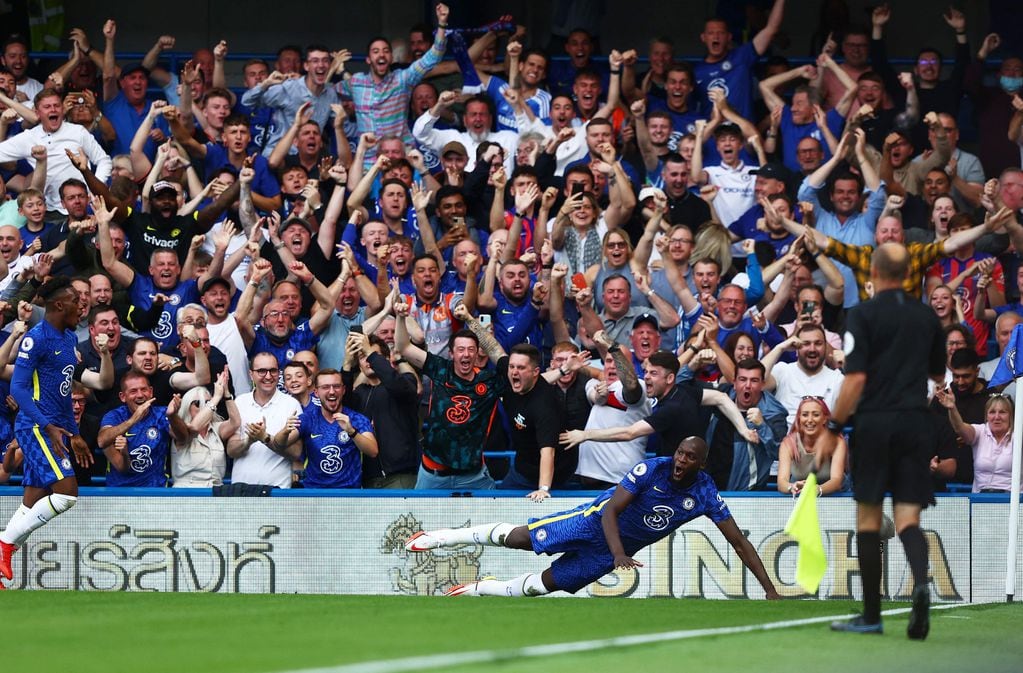 Romelu Lukaku anotó sus primeros goles en Stamford Bridge con la camiseta del Chelsea.