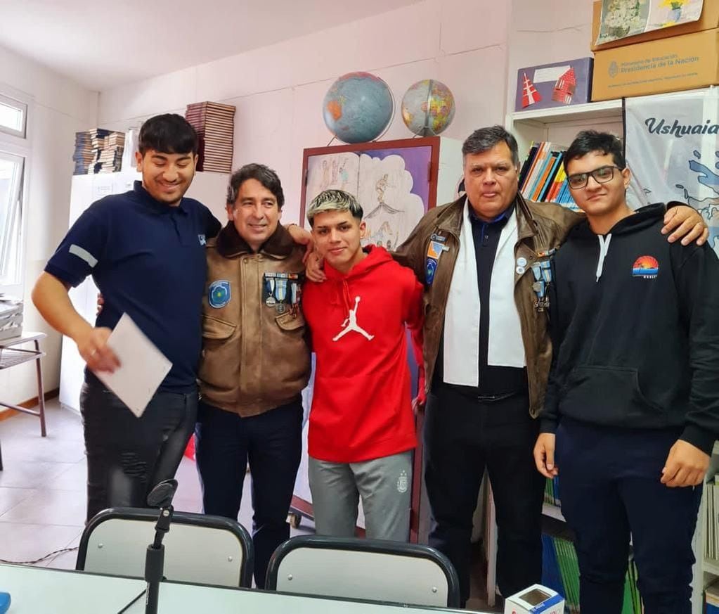 La Secretaría de Asuntos Malvinas visitó el colegio provincial Ernesto Sábato