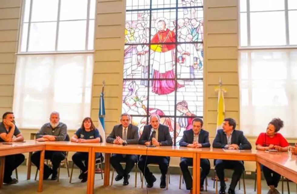 Fernández se reunión con los movimientos sociales y la Conferencia Episcopal Argentina. (Prensa)