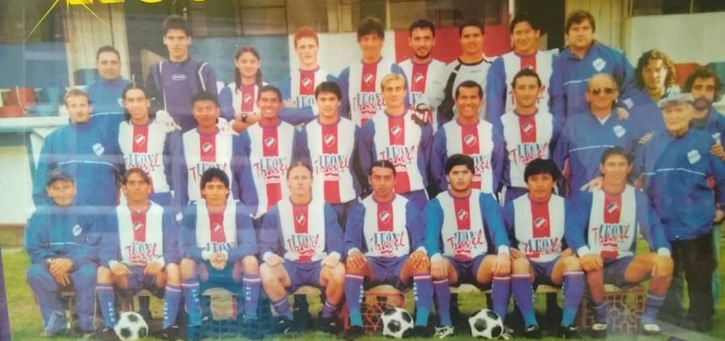 Plantel de Rosario Puerto Belgrano campeón 2001 de la Liga del Sur.