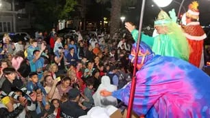Con ilusión y alegría miles de chicos se acercaron a saludar a los Reyes Magos en San Rafael Fotos: Gentileza Bodega Bianchi