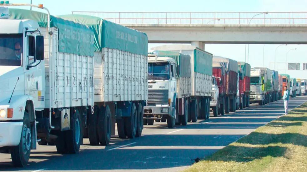 Transportistas amenazan con nuevas medidas de fuerza que afectará a todo el país.