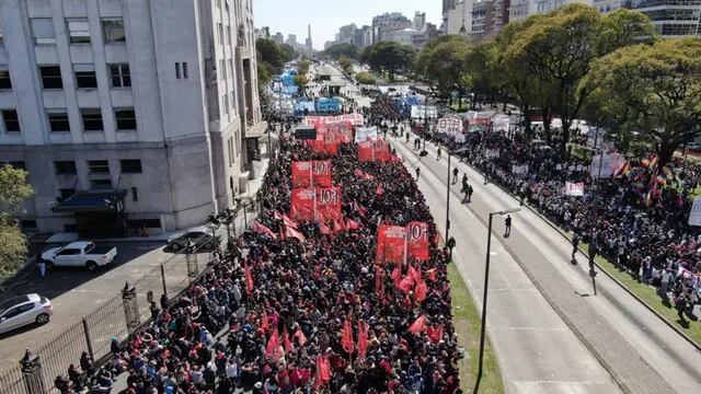 Organizaciones sociales protestan frente al Ministerio de Desarrollo Social