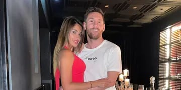 Lionel Messi y Antonela Rocuzzo en un restaurante de París