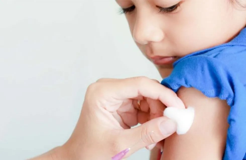 Vacunación en Corrientes a población de riesgo con meningitis.