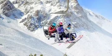 Comenzó la temporada: cuánto sale esquiar en Las Leñas y Los Puquios
