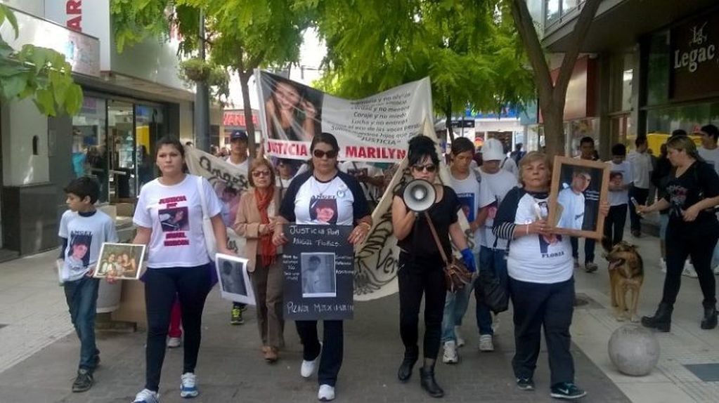 Familiares, amigos y vecinos marcharon para pedir Justicia.