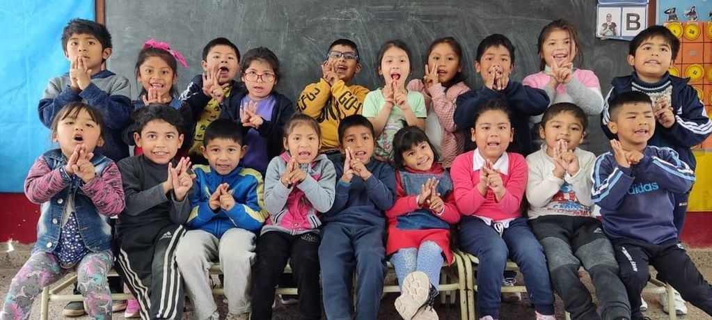 Los niños que aprendieron lengua de señas en Salta.
