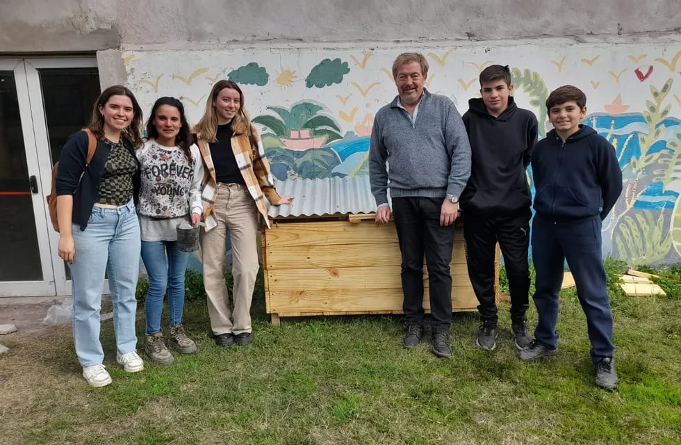 Charla sobre educación ambiental en la Escuela Secundaria Nº 10 de Claromecó