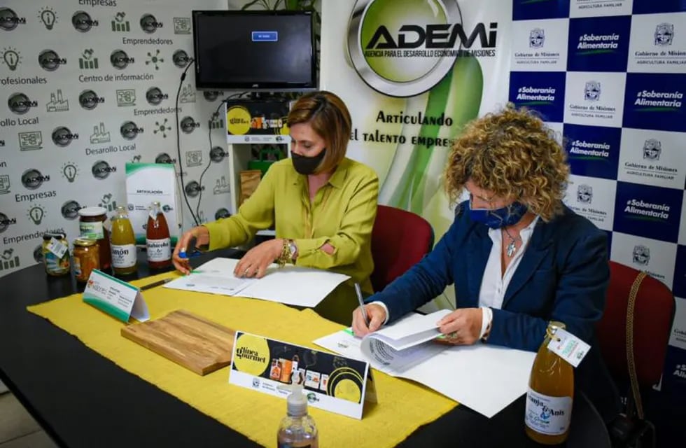 La ministra Fereira y Suzel Vaidel firman un convenio de promoción de productos de Misiones.