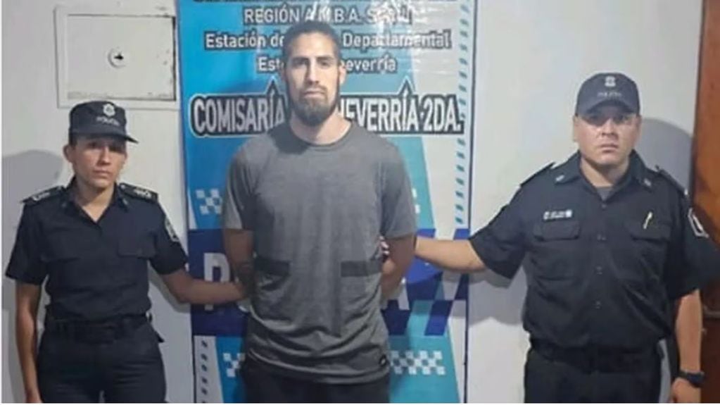 Trascendió la primera foto del futbolista Junior Benítez detenido.