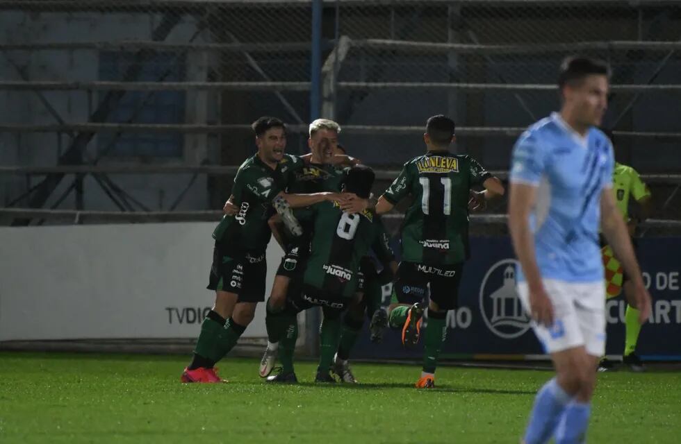 En la mala, Estudiantes casi lo pierde contra el último, Nueva Chicago (Tomy Fragueiro / La Voz).