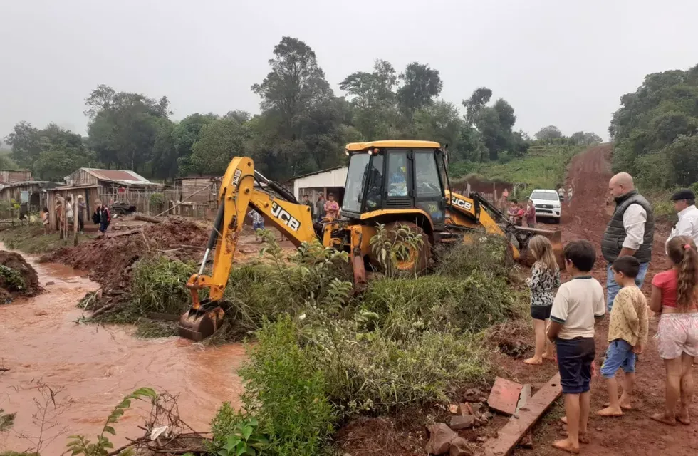 Varias familias afectadas tras el desborde de un arroyo en Oberá.