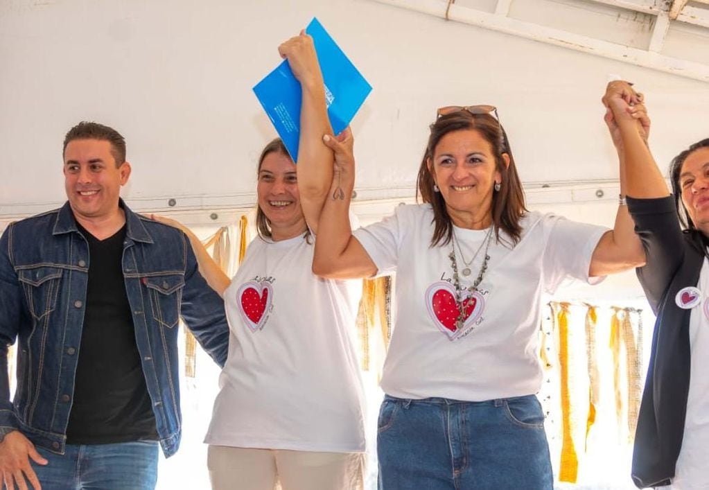 Las Omas. Alida Weth, cofundadora de la ONG, celebra la apertura del nuevo espacio que fue construido por las integrantes de la organización.