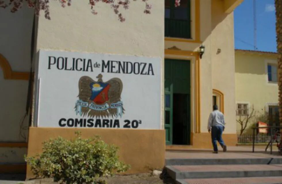 El ladrón fue atrapado por personal policial y llevado a la comisaría 20. (Gentileza / El Cuco Digital).