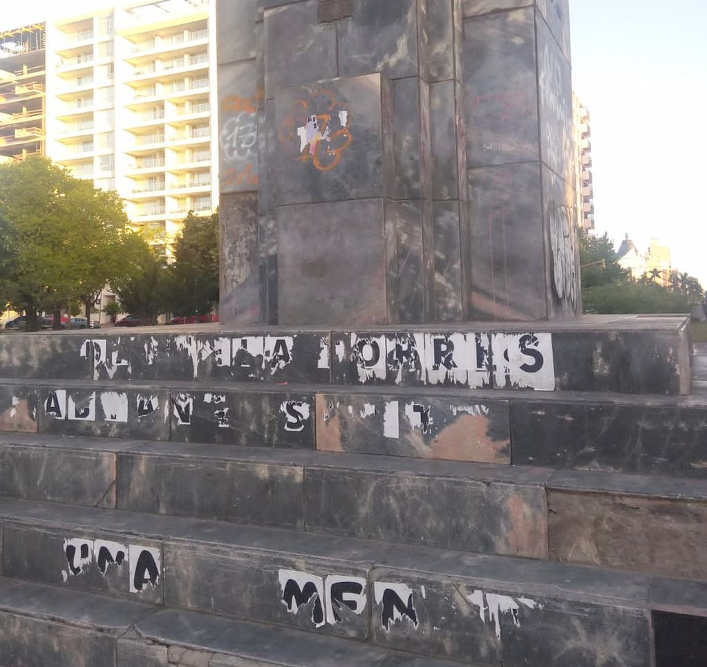 Monumento a San Martín: Entre la falta de civismo de la sociedad y la desidia municipal