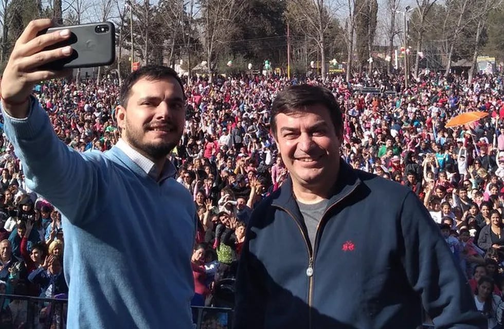 El presidente del Pro en Mendoza, Omar de Marchi junto al elegido para sucederlo, Álvaro Martínez. Gentileza Bien Cuyano