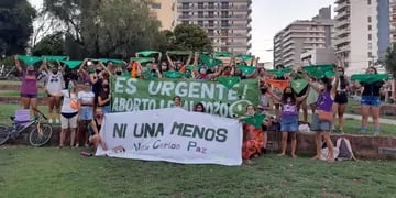 Aborto: colectivo Ni Una Menos de Carlos Paz horas previas a la aprobación de la ley.