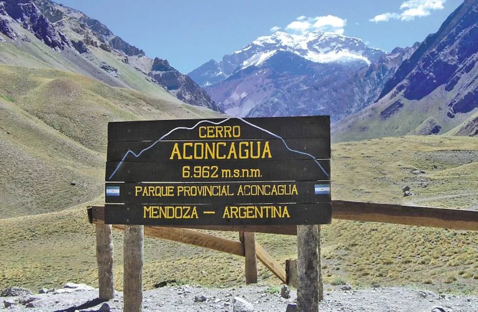 Imagen que recorre las redes, donde una turista muestra su cola en el Parque Aconcagua.