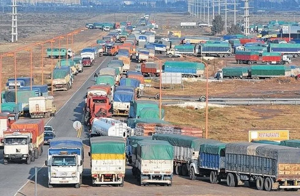 Dieron un protocolo para camiones que ingresen al puerto de Bahía Blanca