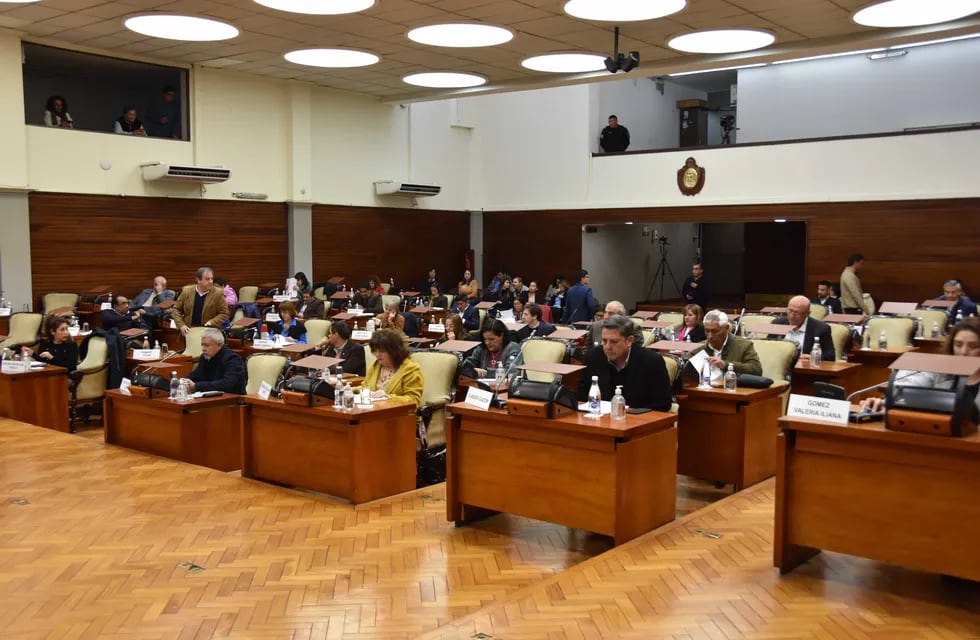 La Legislatura de Jujuy sesionó este miércoles y sancionó la ley 6.351 de "ratificación de los títulos de propiedad comunitaria a las comunidades aborígenes".
