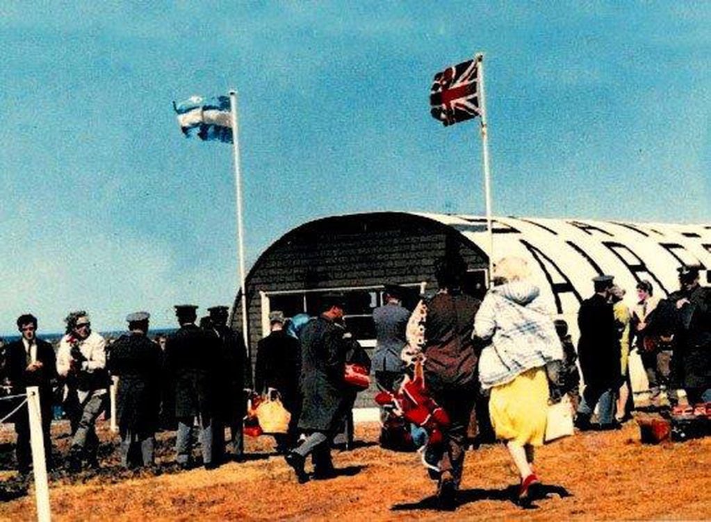 Inauguración de una pista de aviación en las Malvinas, el 15 de noviembre de 1972.