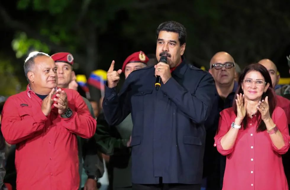 Adelantan las elecciones en Venezuela.