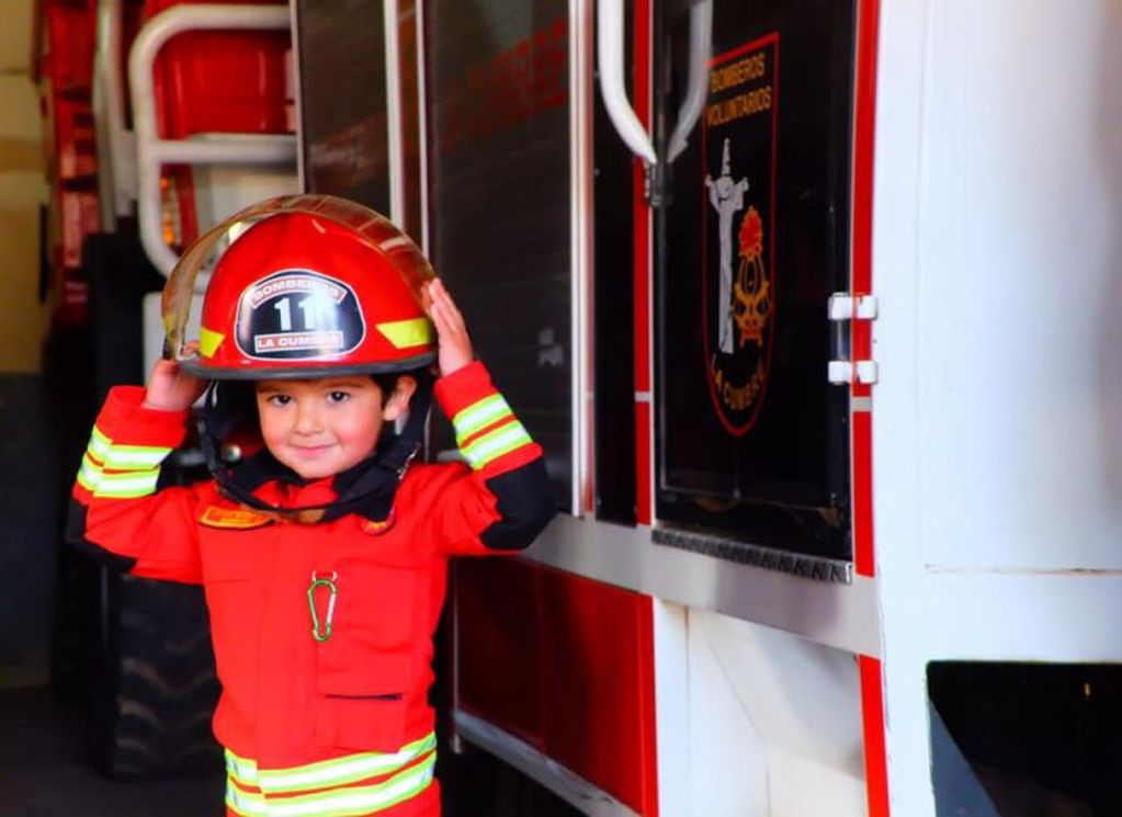 Un padre y un hijo con la misma vocación: ser bombero