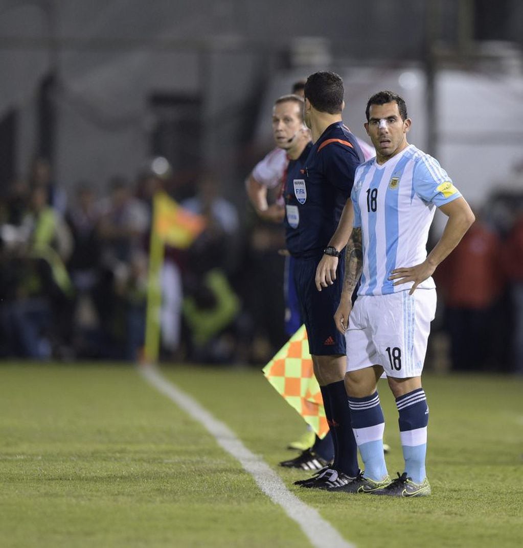 Carlos Tevez admitió sus ganas de disputar el Mundial de Rusia con la Selección Argentina.  AFP PHOTO / JUAN MABROMATA