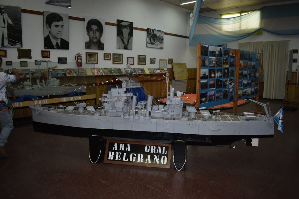 La maqueta del Crucero A.R.A "General Belgrano" permanecerá exhibida para toda la comunidad.