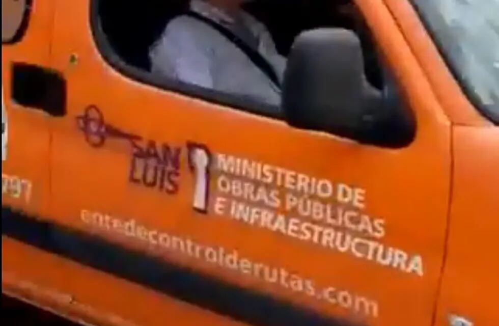 Camioneta del Gobierno de San Luis.