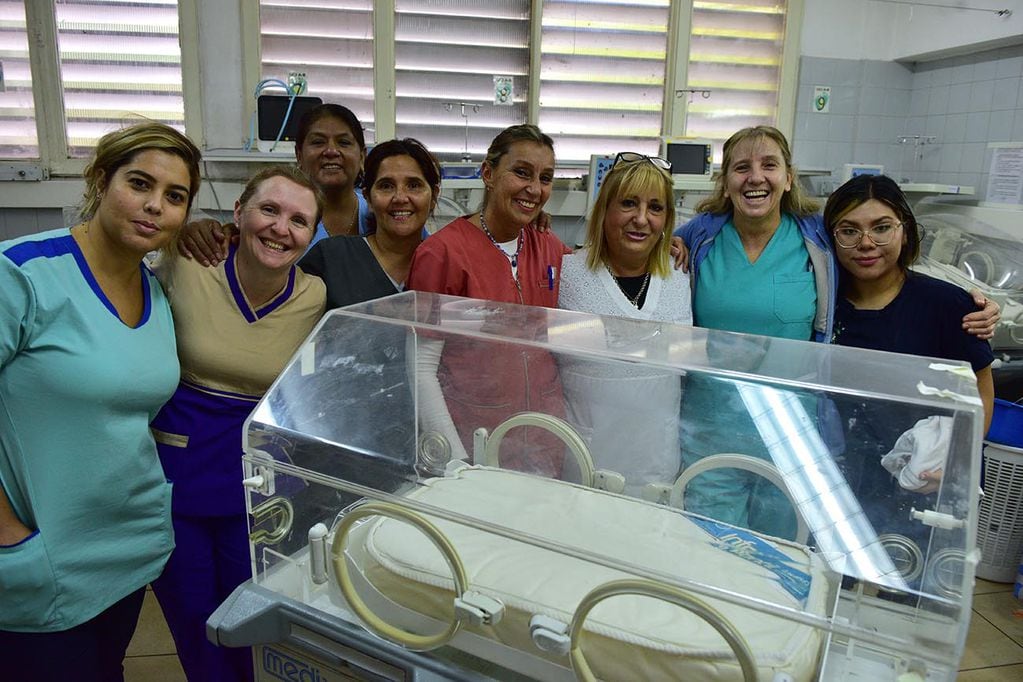 Traslado de bebes desde la Maternidad de barrio San Vicente hacia la nueva Meternidad Provincial en el ex pablo Pizzurno. (José Gabriel Hernández / La Voz)