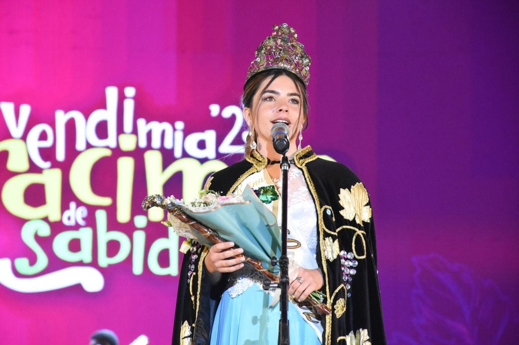 La Paz coronó a su reina departamental 2023 con la fiesta “Racimos de Sabiduría”
Ana Laura Verde, reina departamental 2023 