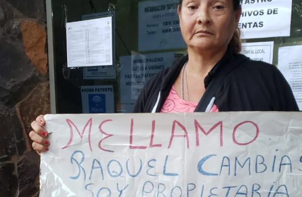 Raquel Cambiaso -  Se encadenó pidiendo a la justicia que le restituyan su propiedad luego de que les hayan golpeado, robado y usurpado
