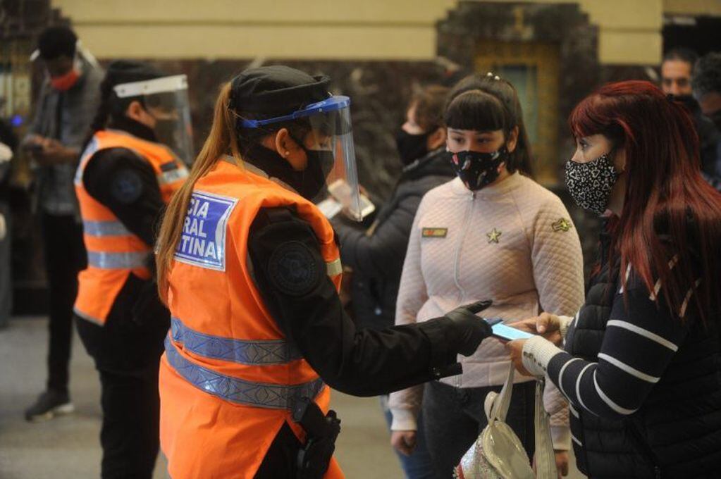 Nuevos controles en los accesos a la Ciudad de Buenos Aires (Foto: Clarín)