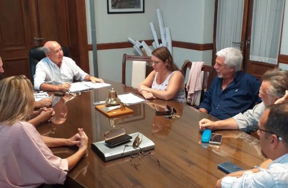 Integrantes del Consejo Escolar se reunieron con Hugo Fernández