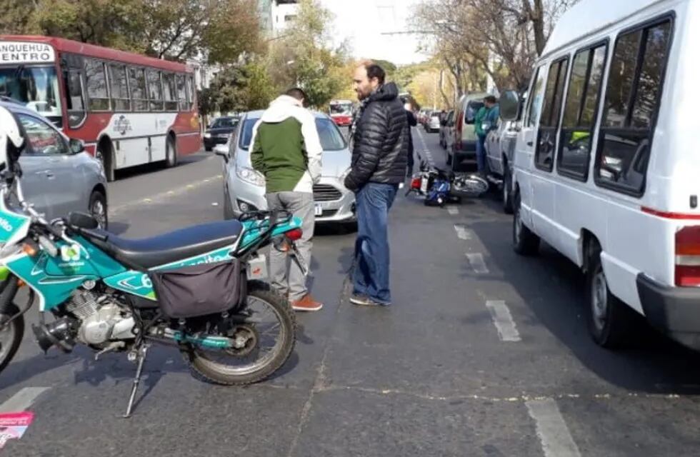 Grave accidente se produjo en calle Perú de Ciudad de Mendoza.