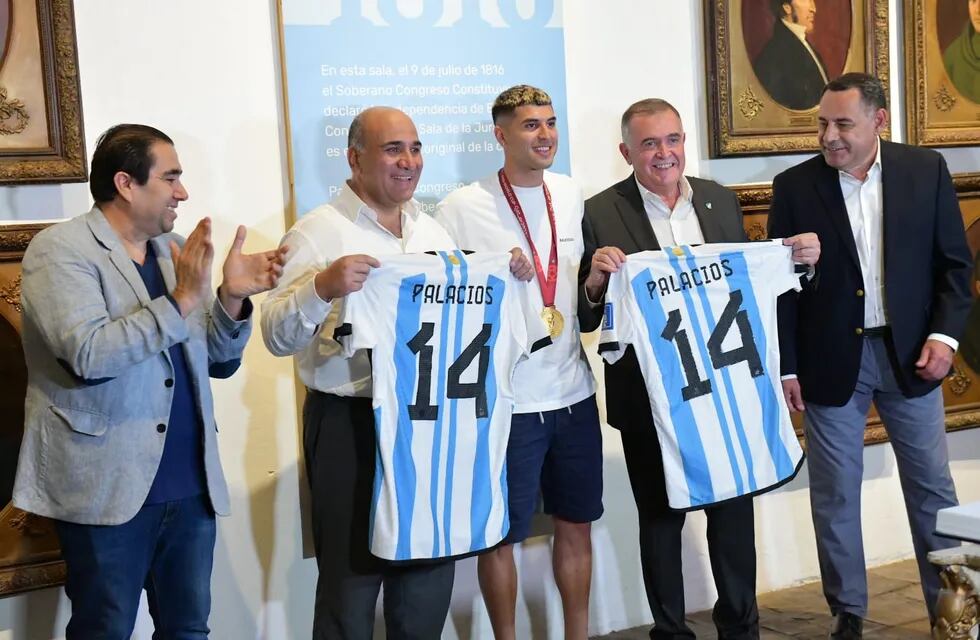 El "Tucu" Palacios fue homenajeado en Tucumán.