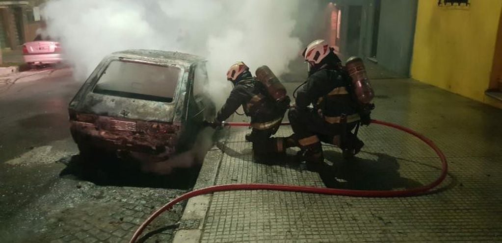 El hombre incendió siete autos y seis motos en Villa Crespo
