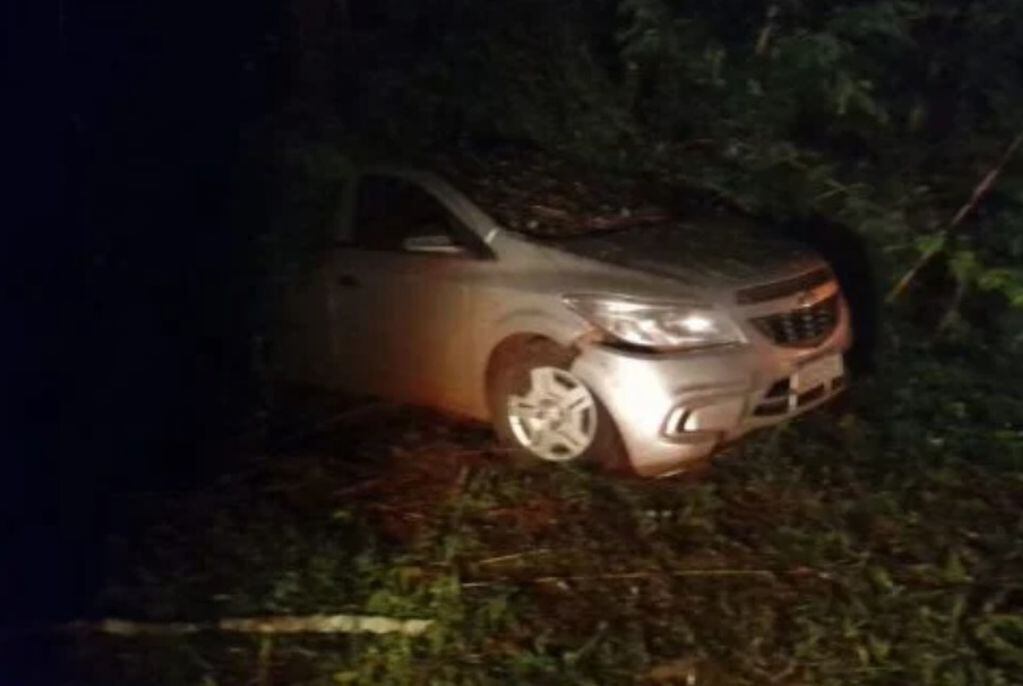 Puerto Iguazú: taxista despistó con su vehículo camino al Aeropuerto.