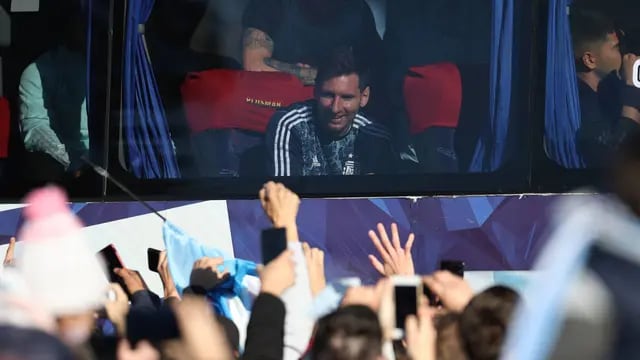 Lionel Messi saliendo de Ezeiza