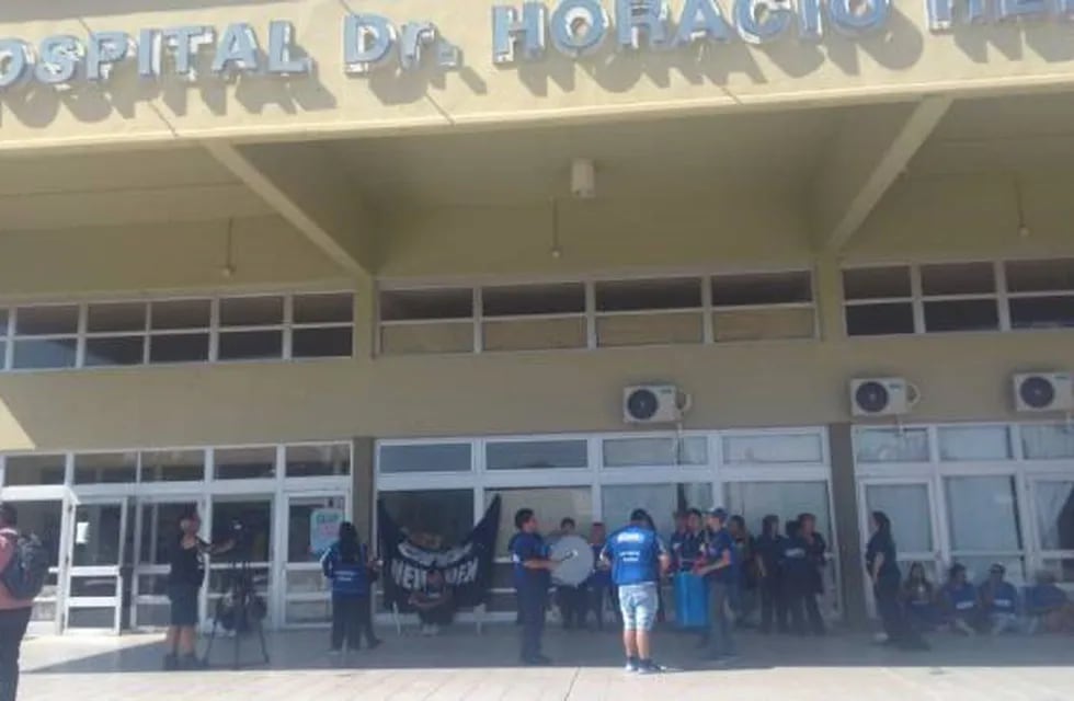 Realizan un paro en dos hospitales neuquinos por indemnizaciones adeudadas (Foto: Río Negro)