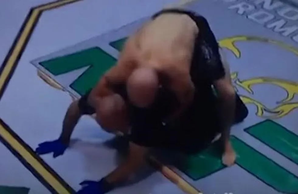 Luchador de MMA casi estrangula al u00e1rbitro luego de ser noqueado.