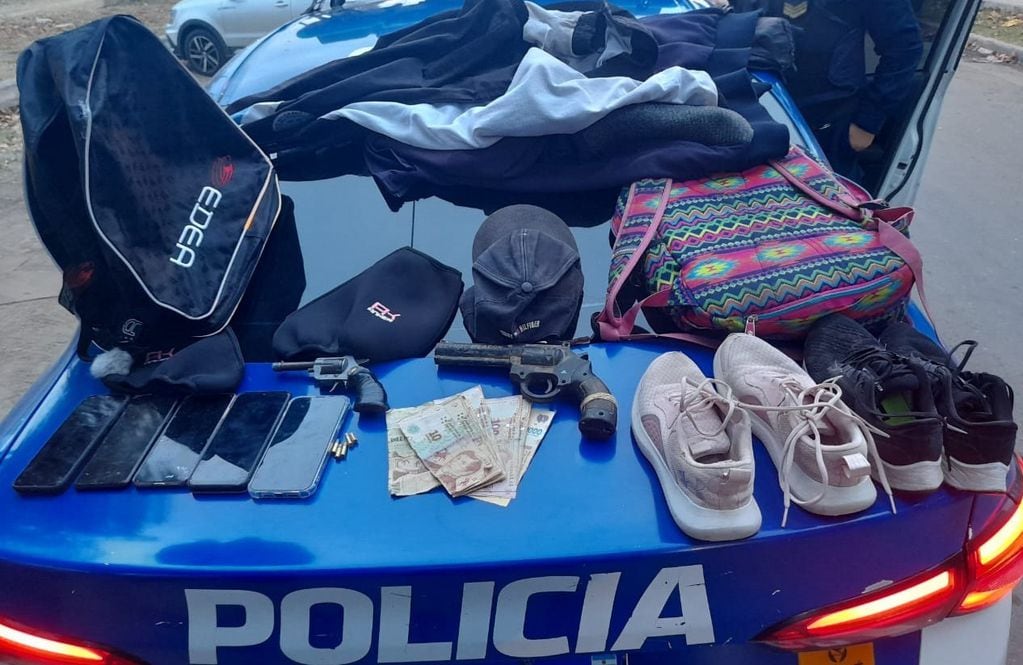 Los elementos recuperados tras el robo en la ciudad de Córdoba.