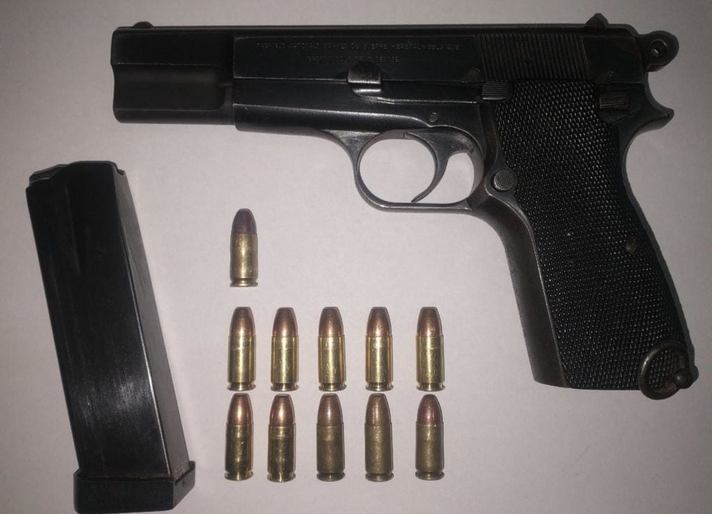 Las armas que secuestró la Policía a Ezequiel Cirigliano, ex River.