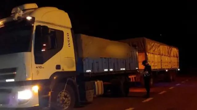 Incautaron un camión en Dos de Mayo con una carga de maíz sin aval aduanero